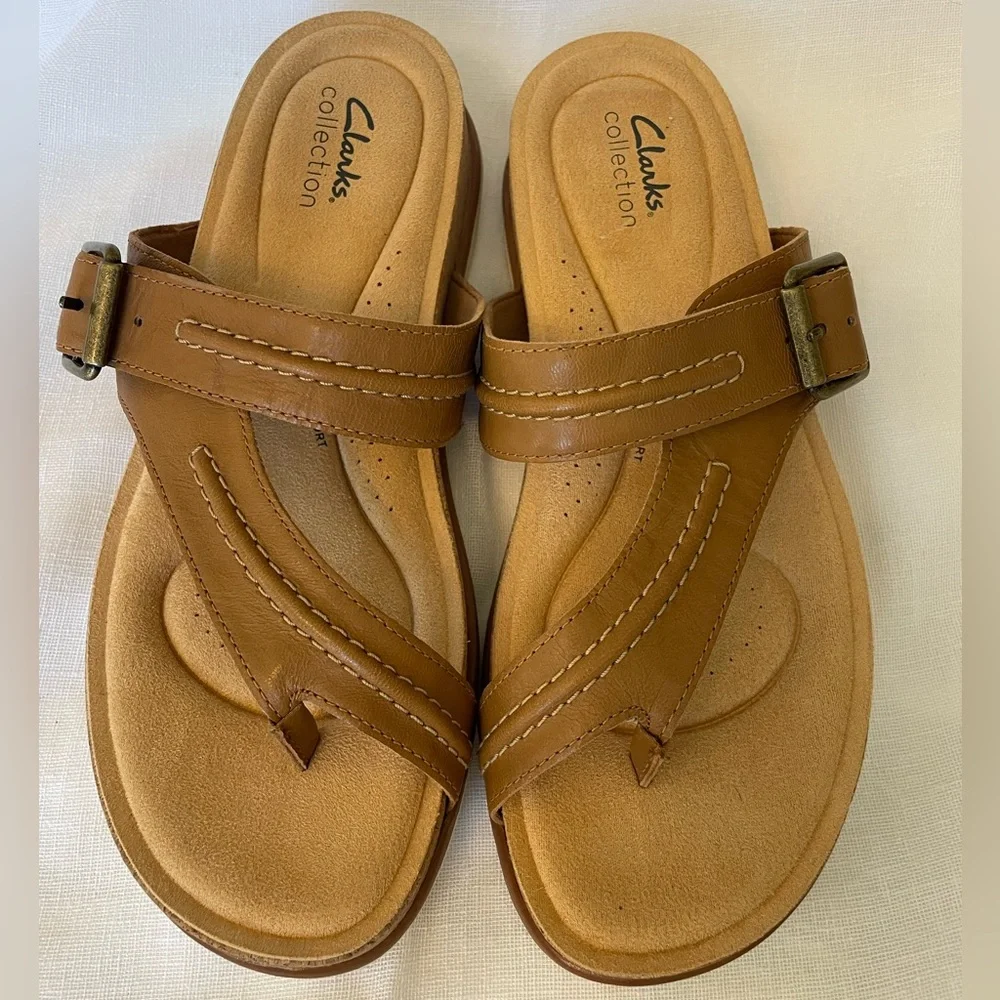 Woman’s Clarks Brynn Medi light brown thong sandals Size 9.5 - Picture 1 of 4